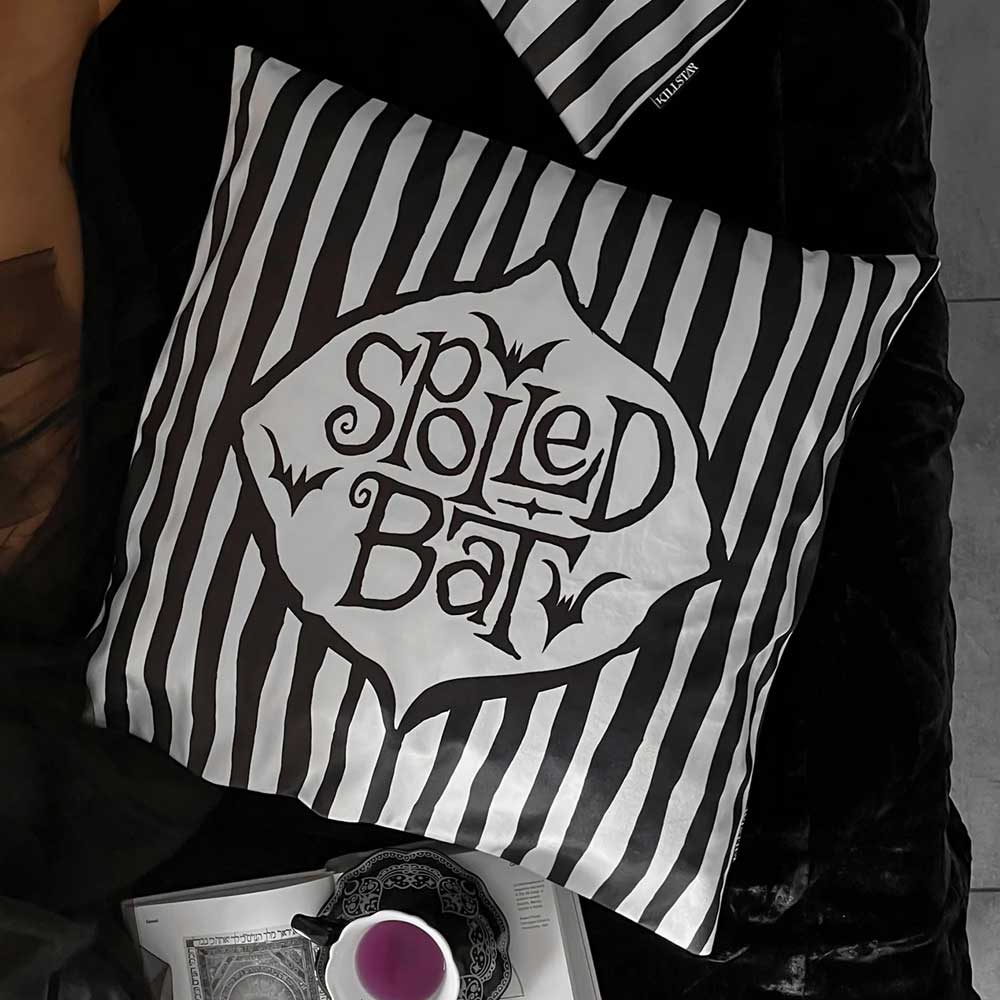 Killstar - Spoiled Bat Kussenslopen - Zwart/Wit